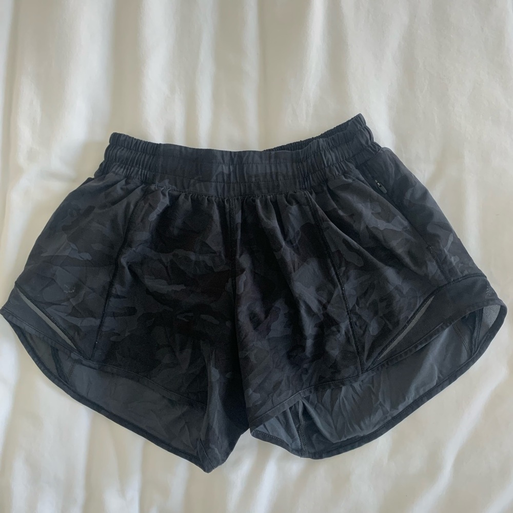 Lululemon Black Camo Hotty Hot Low Rise Lined Shorts 2.5”